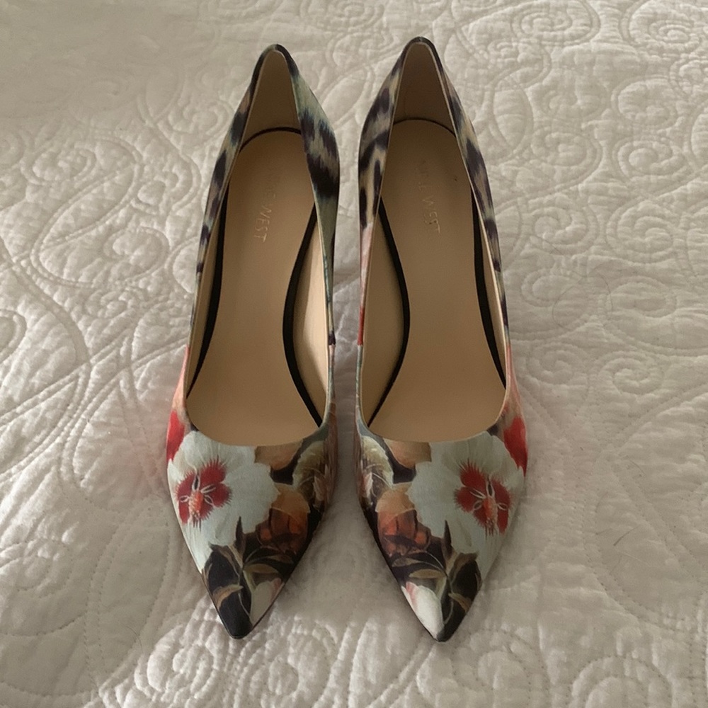 Nine West leopard and floral pump
